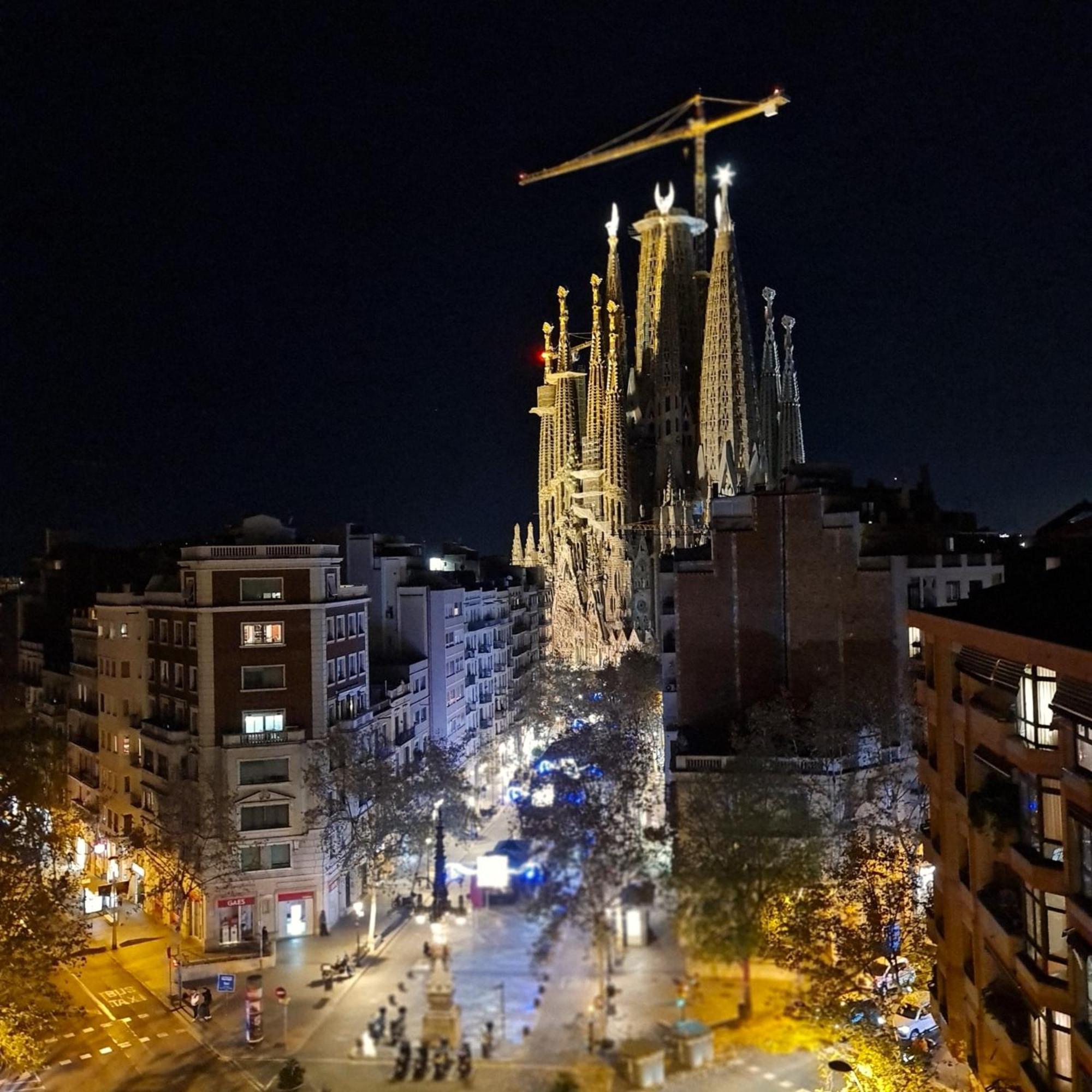 G74 Avenida Gaudi Nice 4 Bedrooms Apartment With Balcony With Views Of The Basilica Sagrada Familia — Photos 1